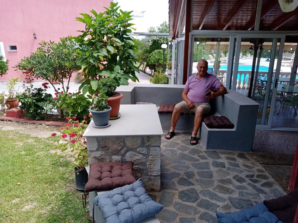 Amazona Apartments And Studios Sparta Exterior foto