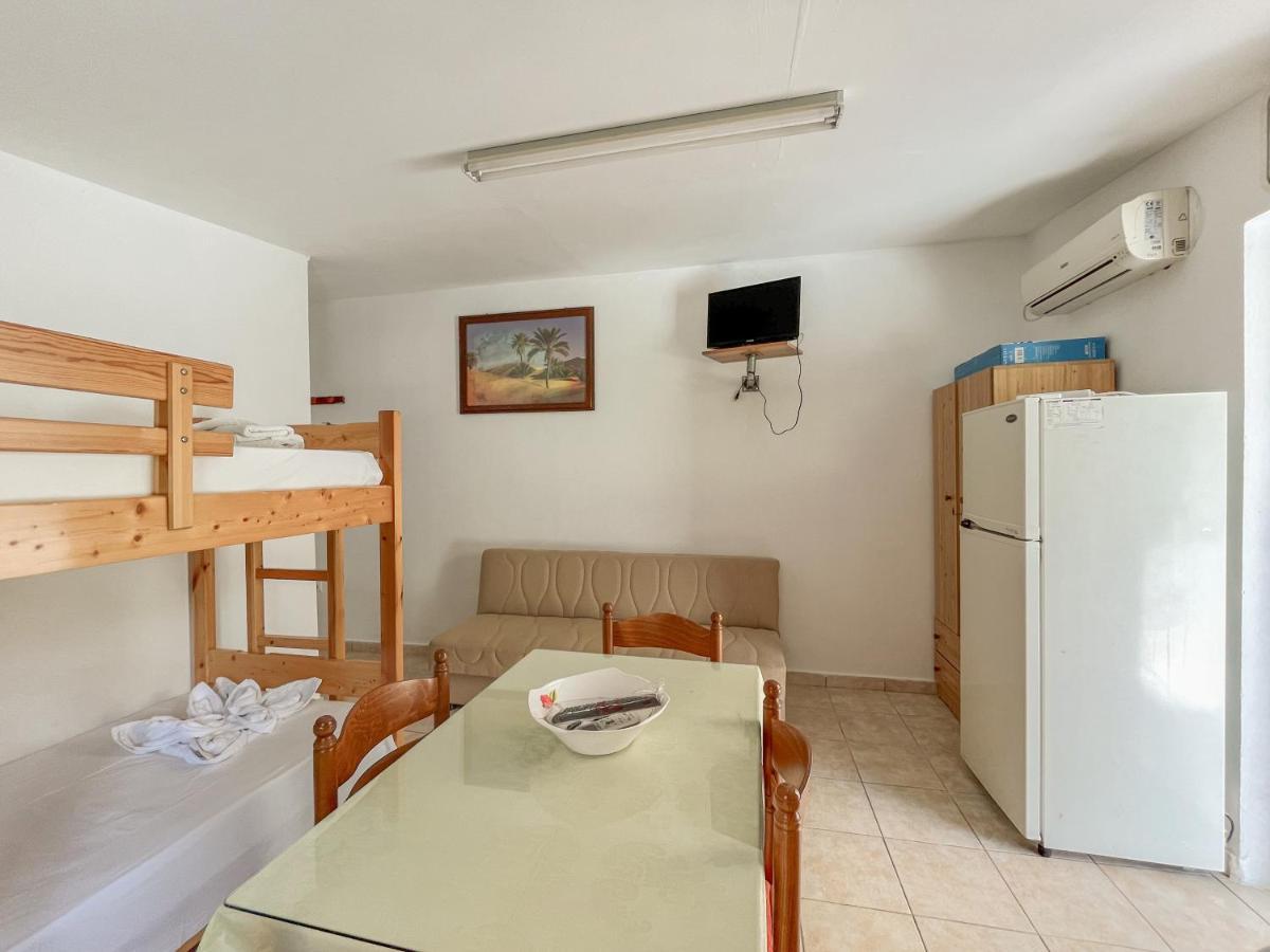 Amazona Apartments And Studios Sparta Exterior foto