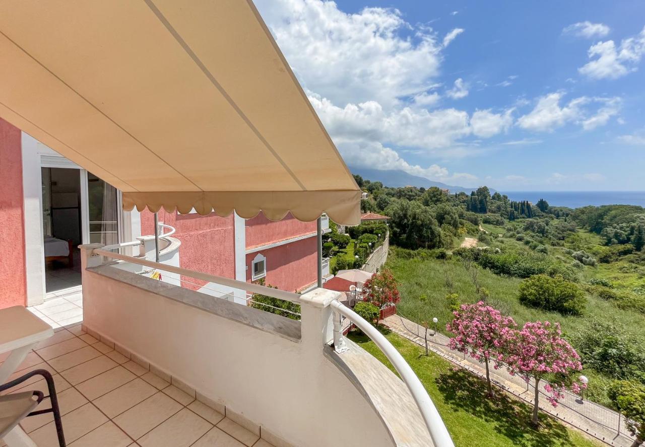 Amazona Apartments And Studios Sparta Exterior foto