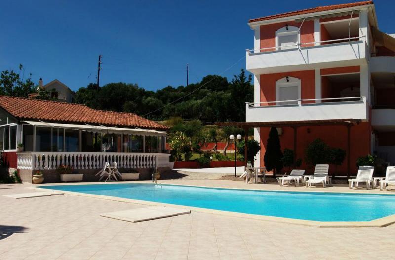Amazona Apartments And Studios Sparta Exterior foto